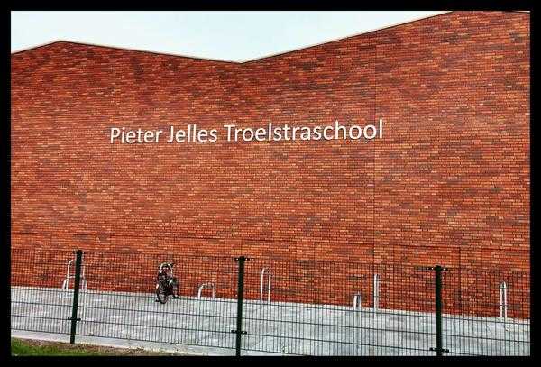 Pieter Jelles Troelstraatschool.jpg