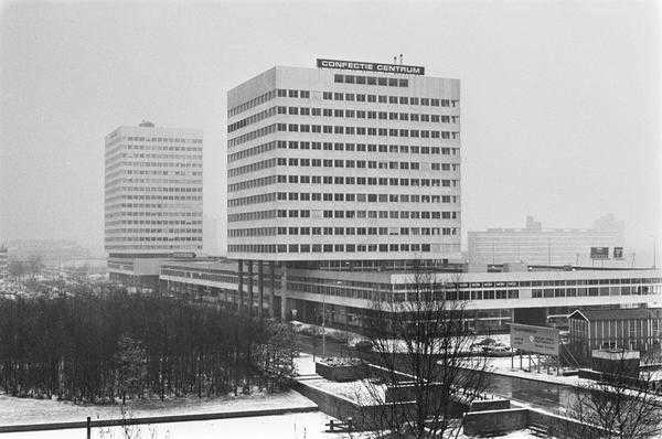 Koningin Wilhelminaplein - Confectiecentrum - 13 feb 1978